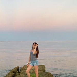 Meet your Posher, Brittney